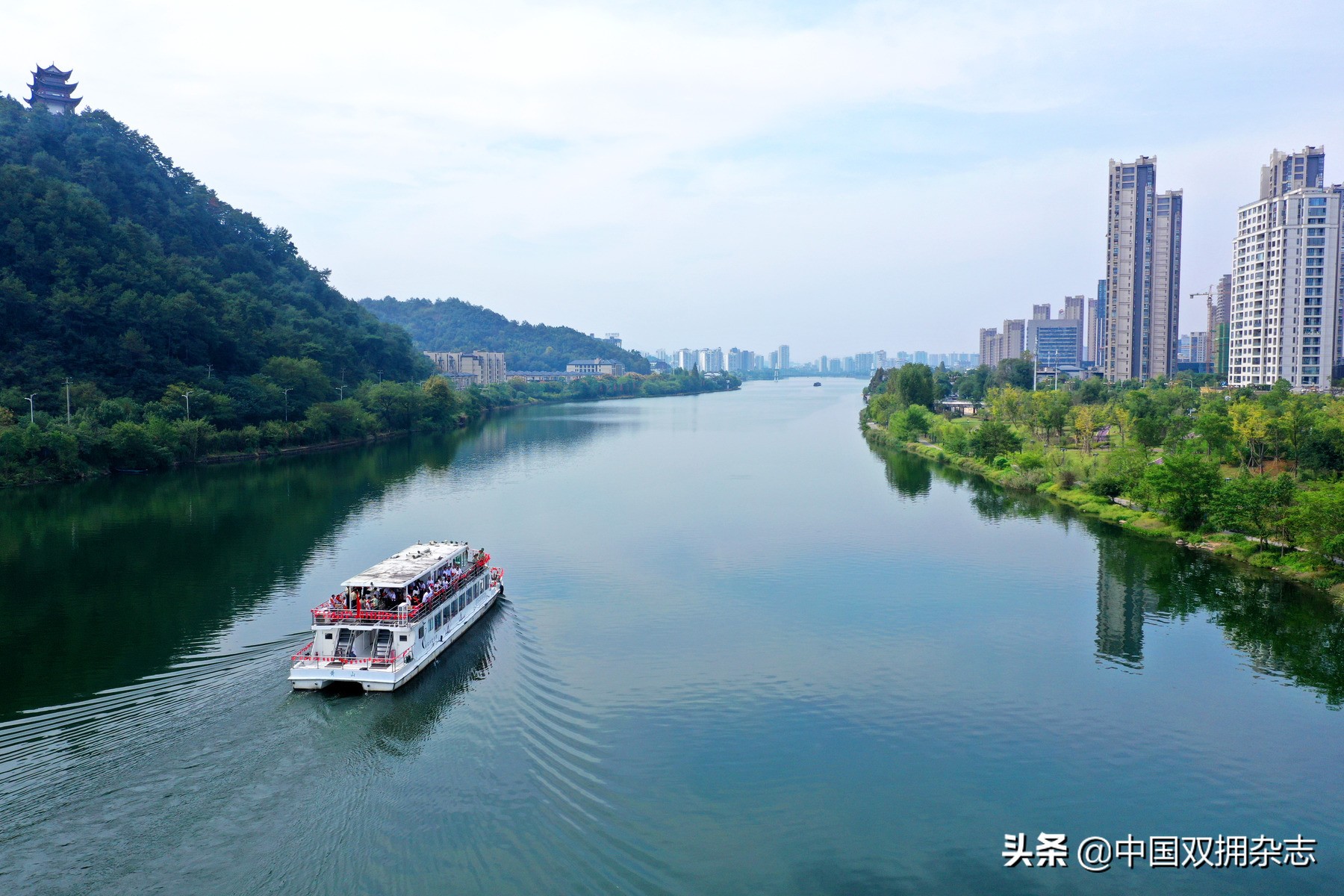 “清澈的爱，只为中国”黄山市举办双拥主题文艺作品展