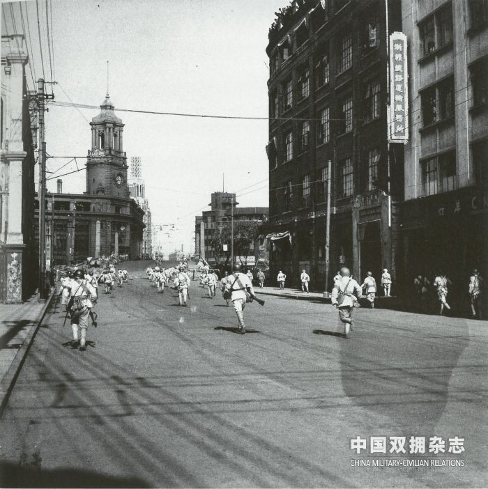 军民共建 光荣传统-1949年5月，由新四军改编的人民解放军第三野战军打响解放上海的战役_meitu_4.jpg