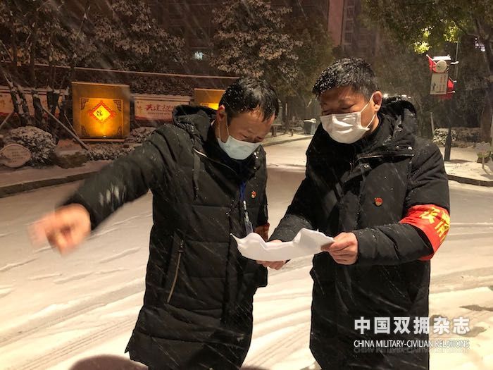 恩来社区民兵排冒雪坚守疫情防控岗位的副本.jpg