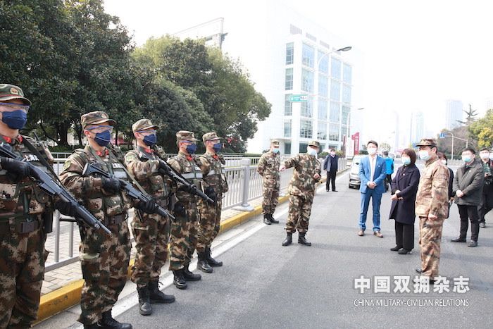 2月12日，浦东新区区委常委、区双拥领导小组副组长、区人武部金辉政委带队，慰问执勤一线官兵.JPG