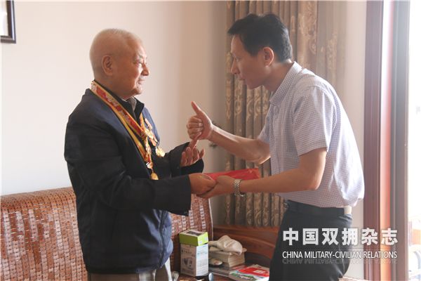 9月3日，慰问抗日战老战士孔宪德老人.jpg