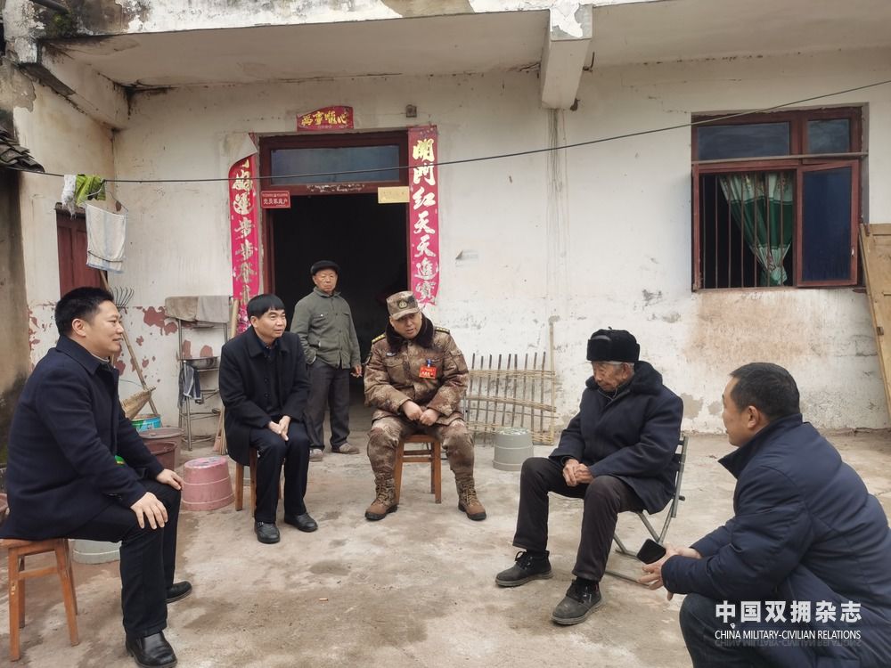 区武装部长带队宣传《退役军人保障法》.jpg