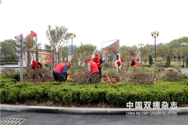 池州市退役军人事务局开展“植树添绿、守护英烈”志愿服务活动1.jpg