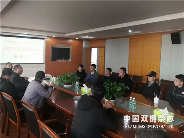 4.走进神华药定退役军人专项招聘会的现场.jpg