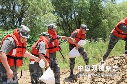 2021年7月11日，根据防台防汛实际，抽调38名防汛抗洪连骨干人员集中参加吴中区防汛抗洪分队训练，开展封堵管涌、排除渗漏、构筑子堤及水上救援等项目。.jpg