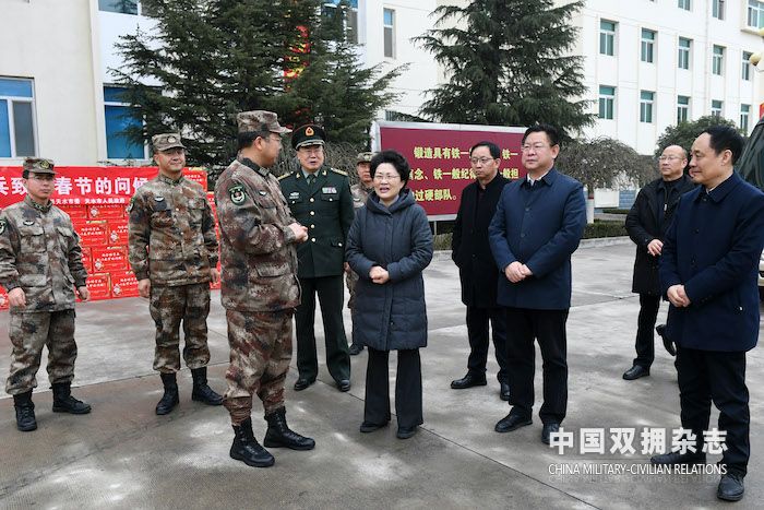 市委书记张永霞春节前带队慰问驻市部队的副本.jpg